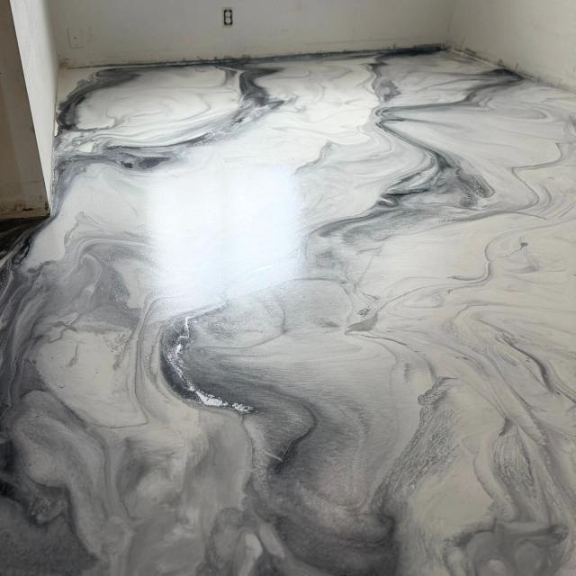 Metallic system floor